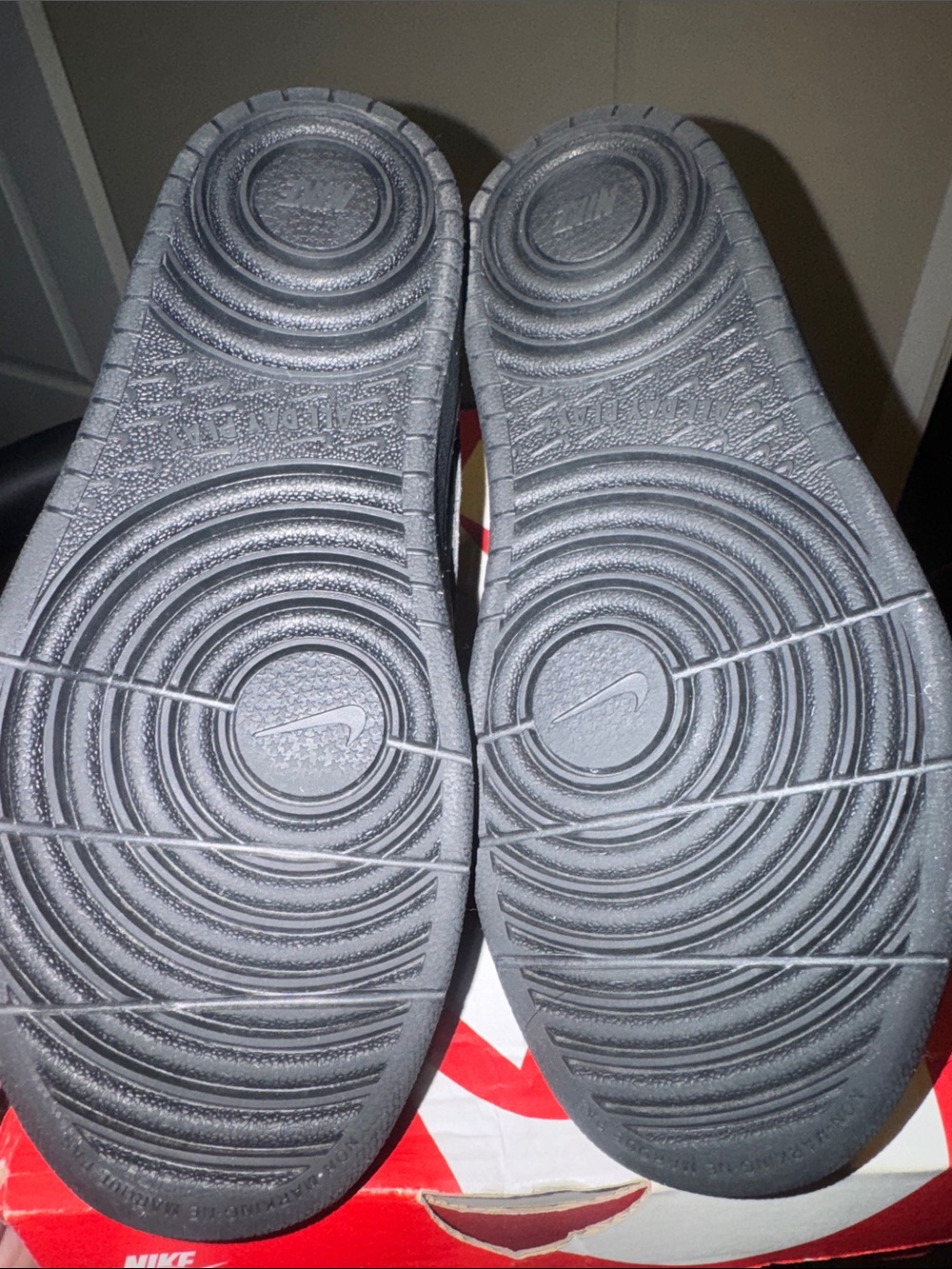 Nike Kids Black Low-Top Sneakers with Velcro Strap - Picture 11 of 15